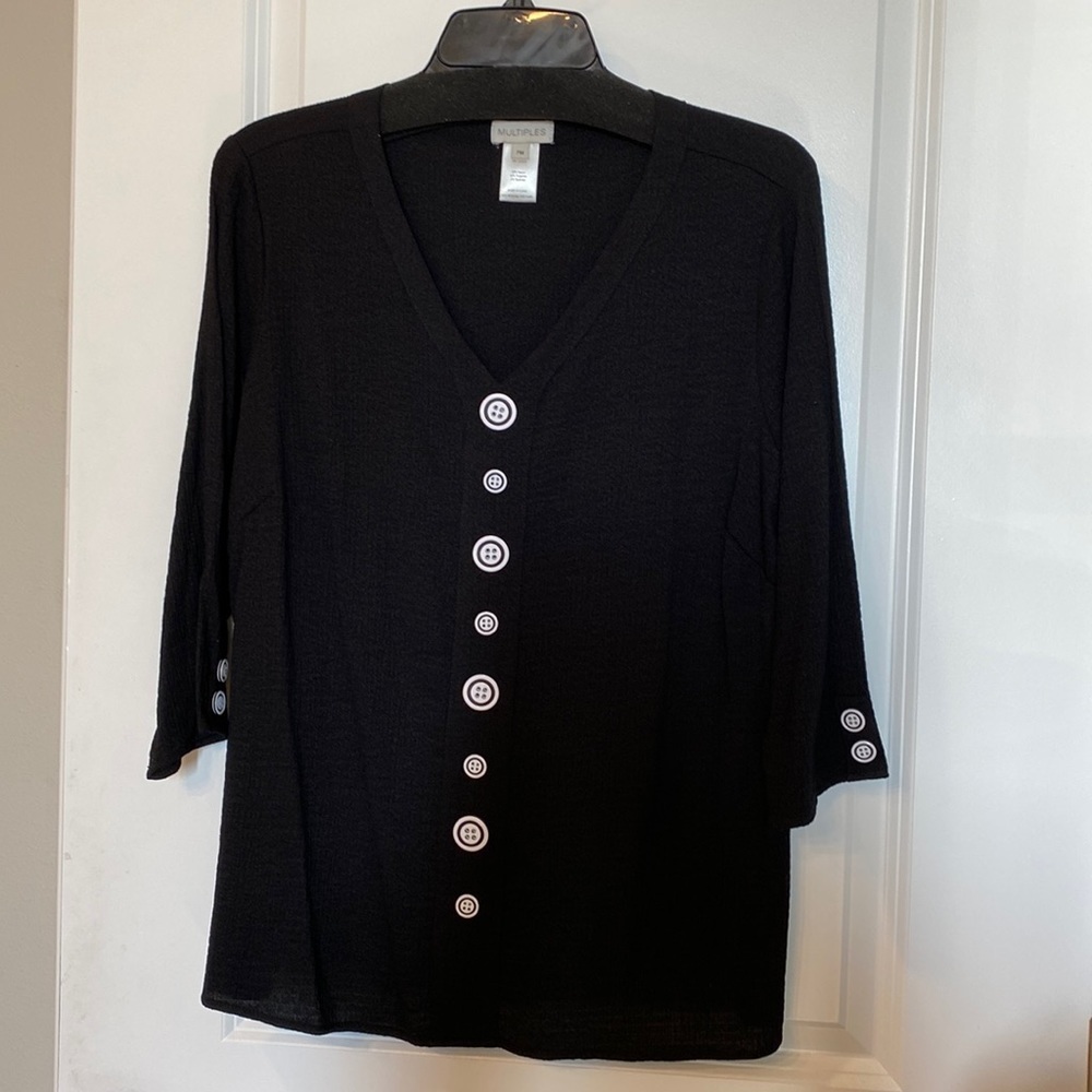 VON Maur Multiples 3/4 sleeve PM ladies top with black/white decorative buttons